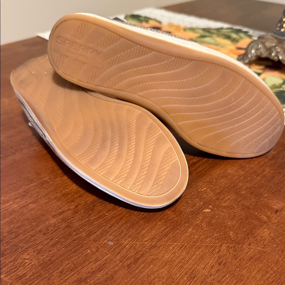 Sperry - Picture 3 of 5